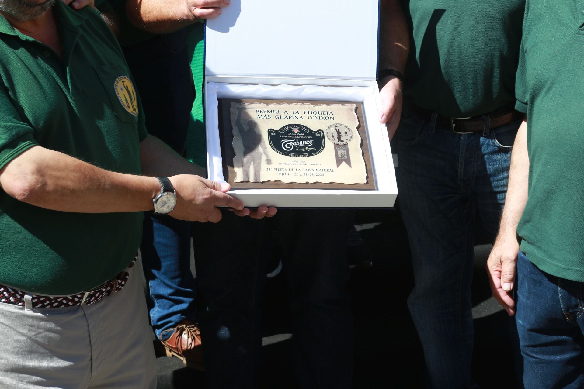 La XXXIV Fiesta de la Sidra Natural de Gijón se despide entre galardones y multitudes