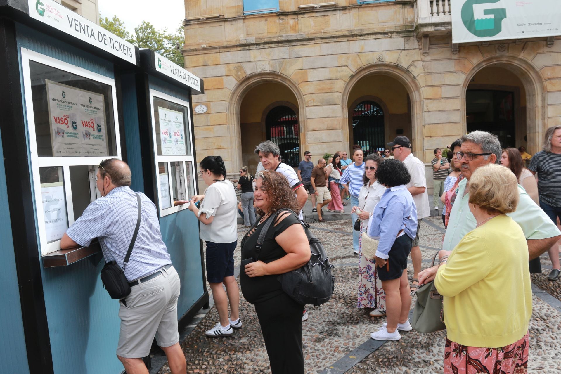 La XXXIV Fiesta de la Sidra Natural de Gijón se despide entre galardones y multitudes