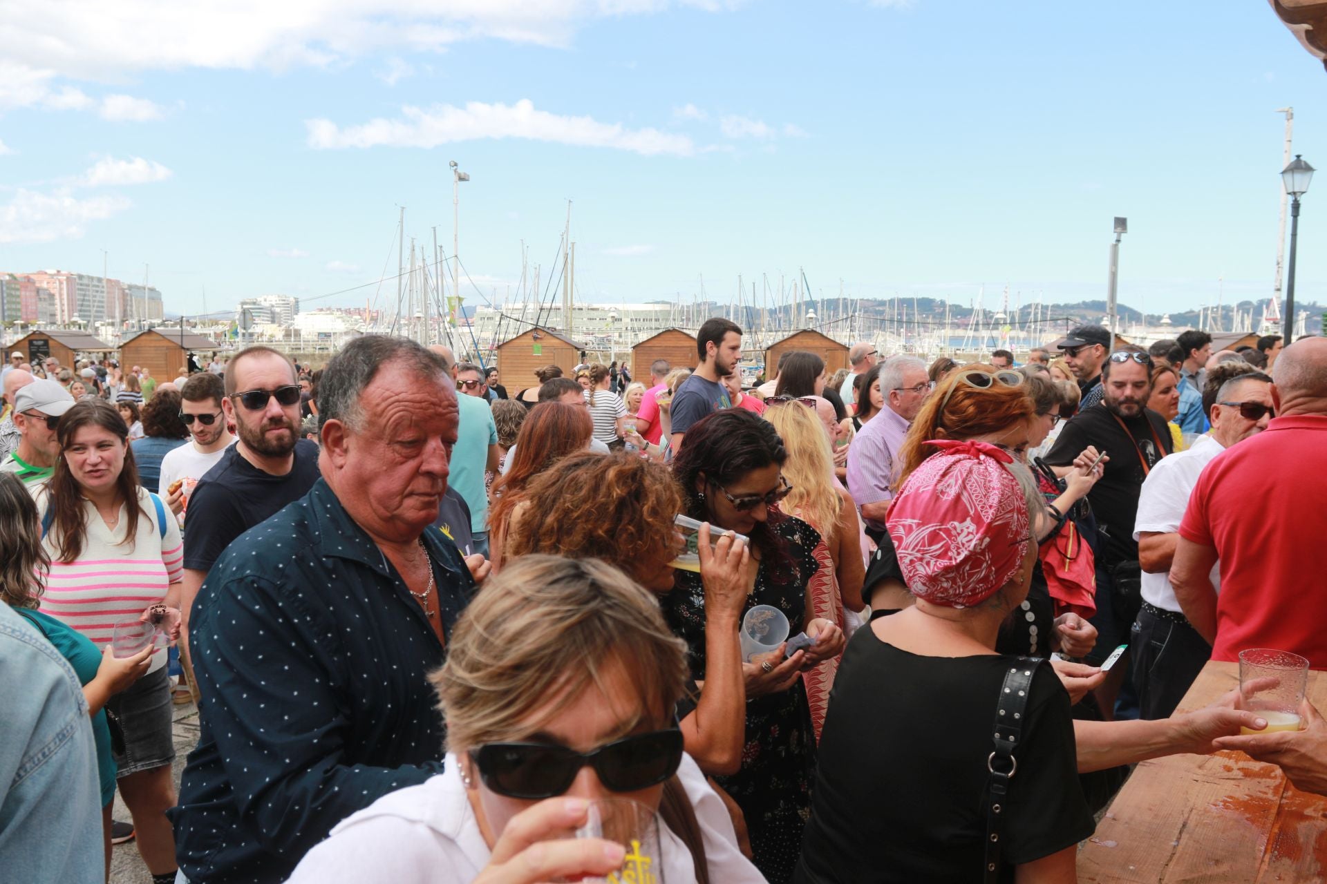La XXXIV Fiesta de la Sidra Natural de Gijón se despide entre galardones y multitudes