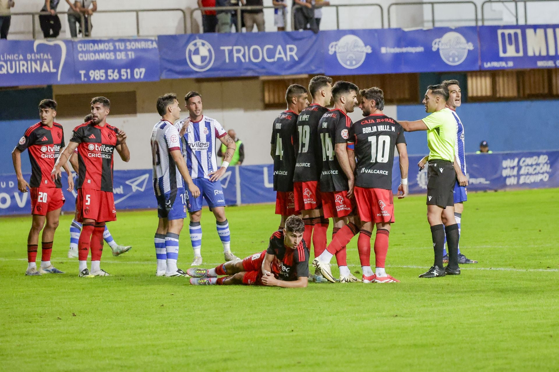 Las mejores jugadas del Real Avilés - Ponferradina en imágenes
