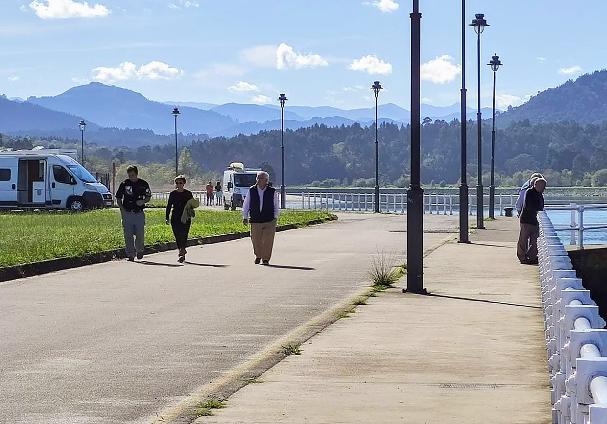 Imagen de parte del paseo de San Juan de La Arena, en Soto del Barco.