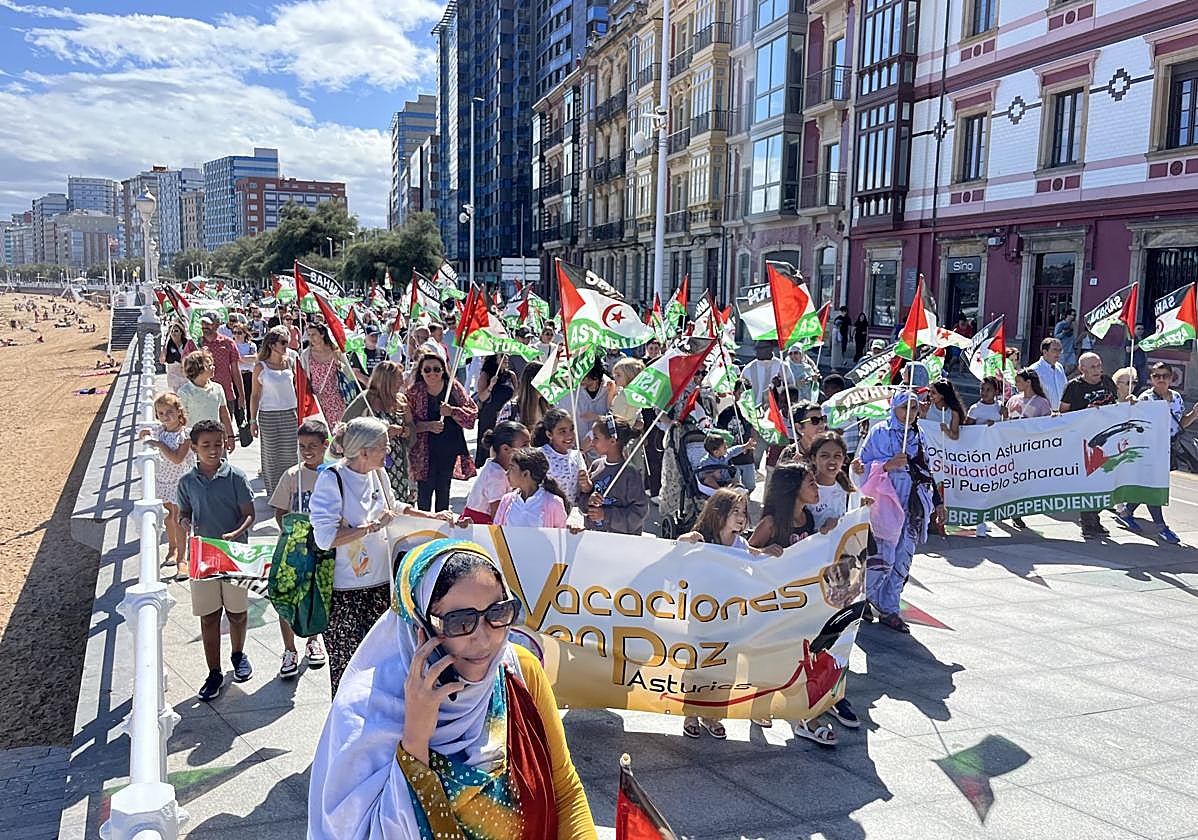 Manifestación de apoyo al pueblo saharahui, este domingo, en el Muro.