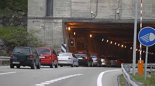 ¿Qué longitud tiene el túnel del Negrón de la autopista del Huerna?