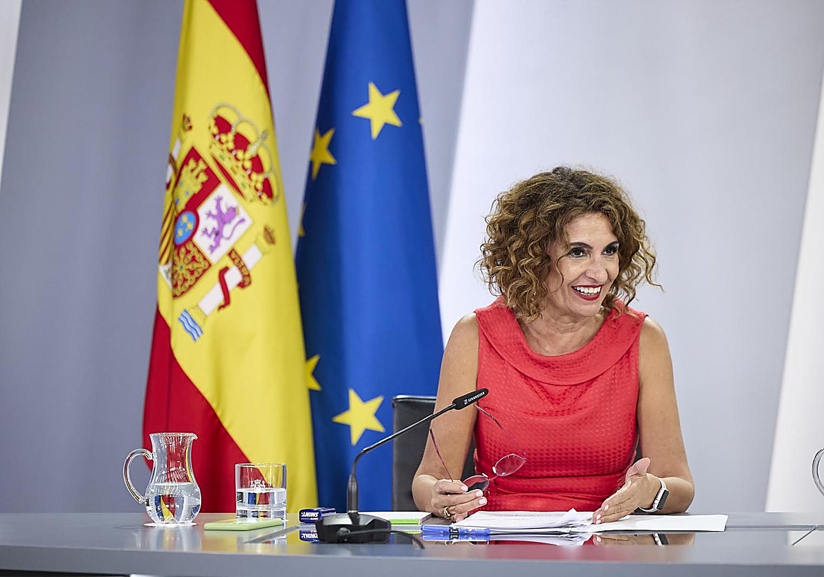 La vicepresidenta primera y ministra de Hacienda, María Jesús Montero, durante una rueda de prensa posterior a la reunión del Consejo de Ministros.