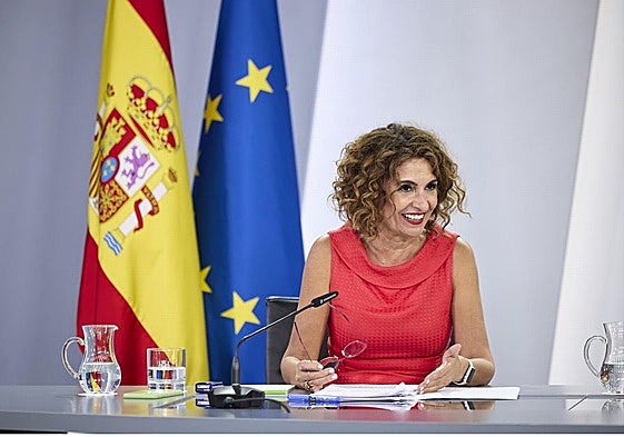 La vicepresidenta primera y ministra de Hacienda, María Jesús Montero, durante una rueda de prensa posterior a la reunión del Consejo de Ministros.
