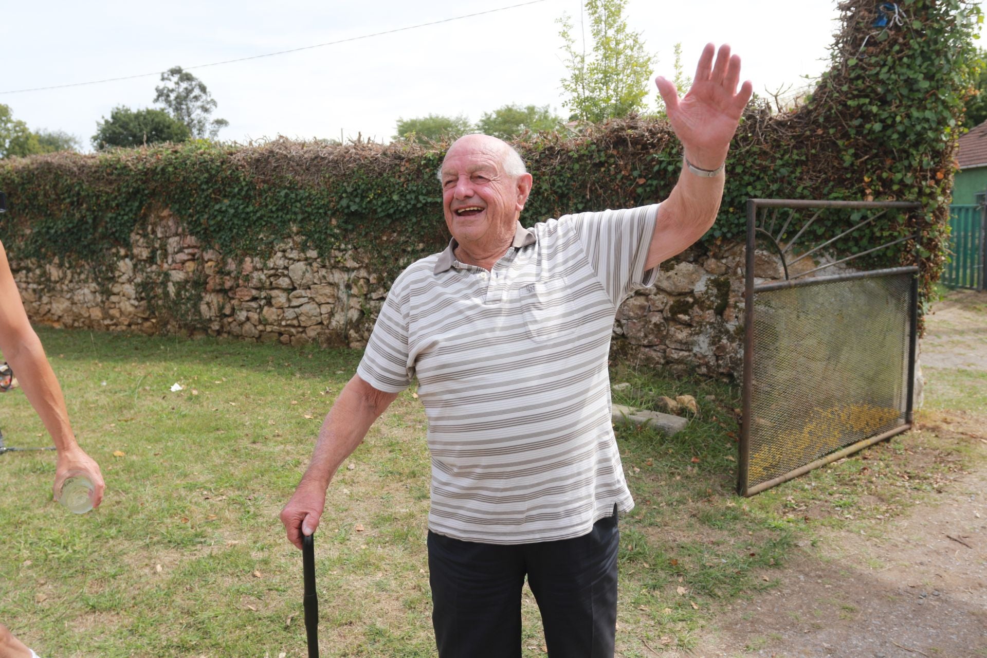 Bien de sidra y comedia en Valdesoto para celebrar su Pueblo Ejemplar