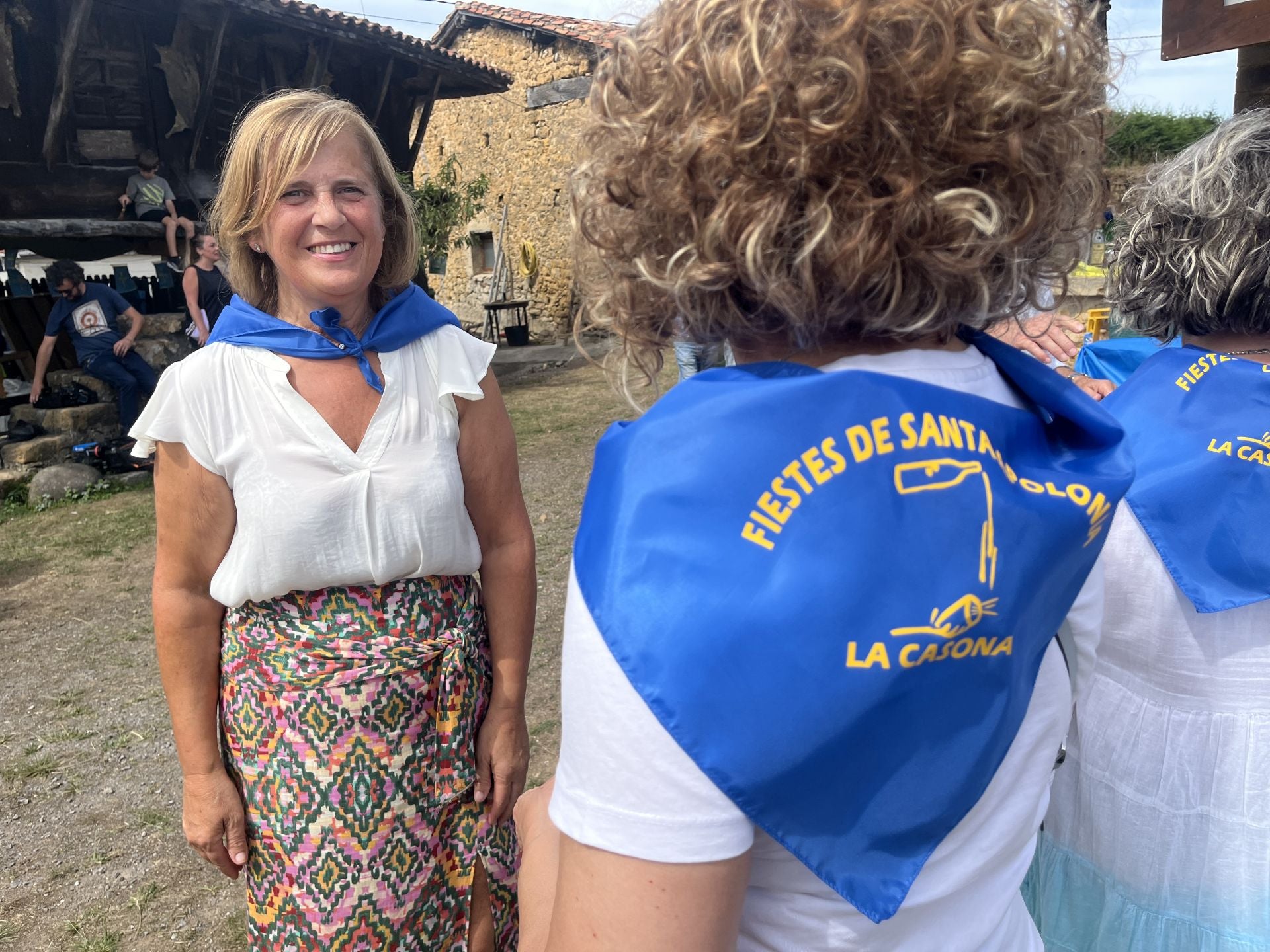 Bien de sidra y comedia en Valdesoto para celebrar su Pueblo Ejemplar