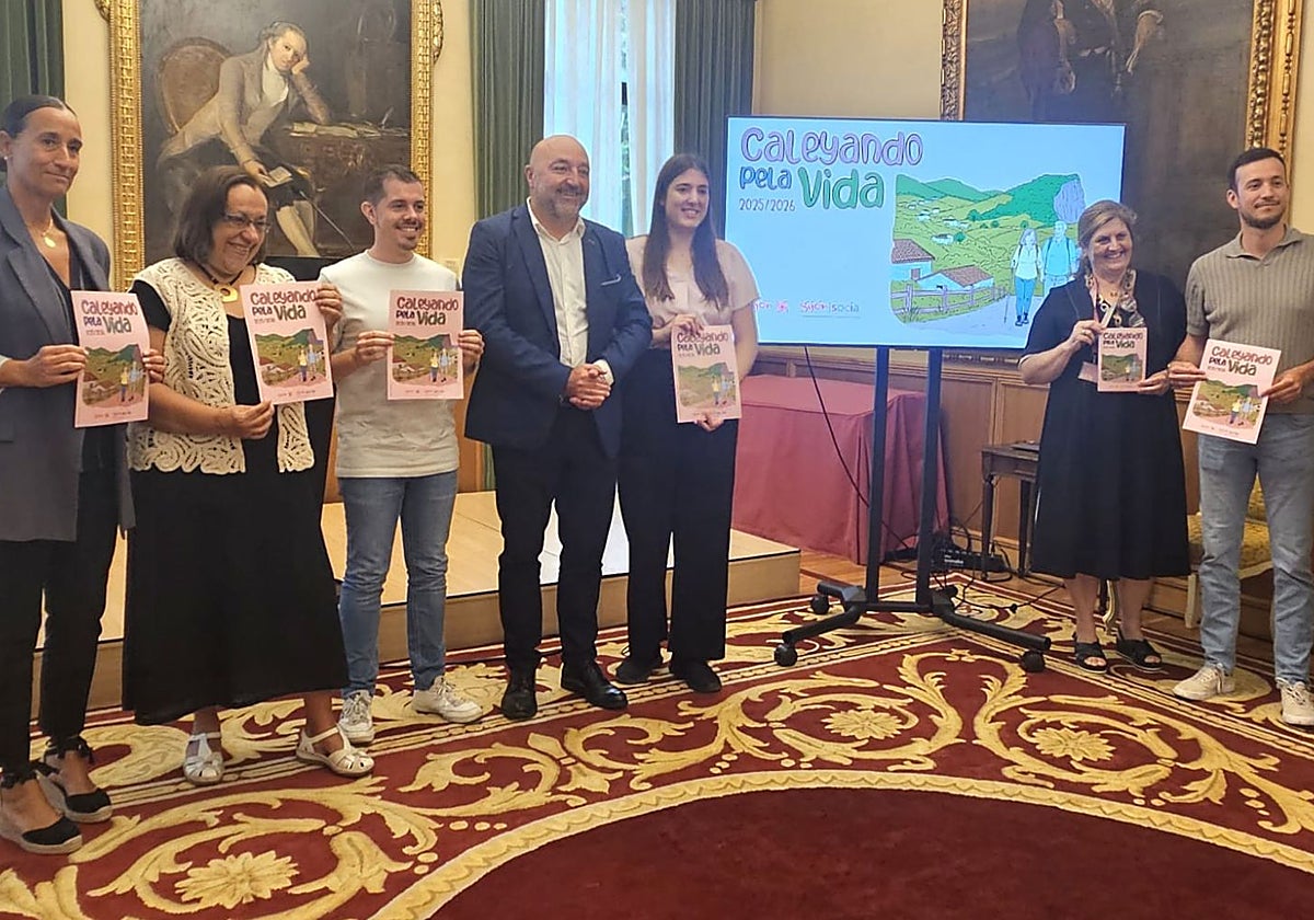 Covadonga Landín, Natalia González, Javier Suárez Llana, Guzmán Pendás, Olaya Suárez, Teresa Álvarez y Pablo Blanco durante la presentación del programa municipal.