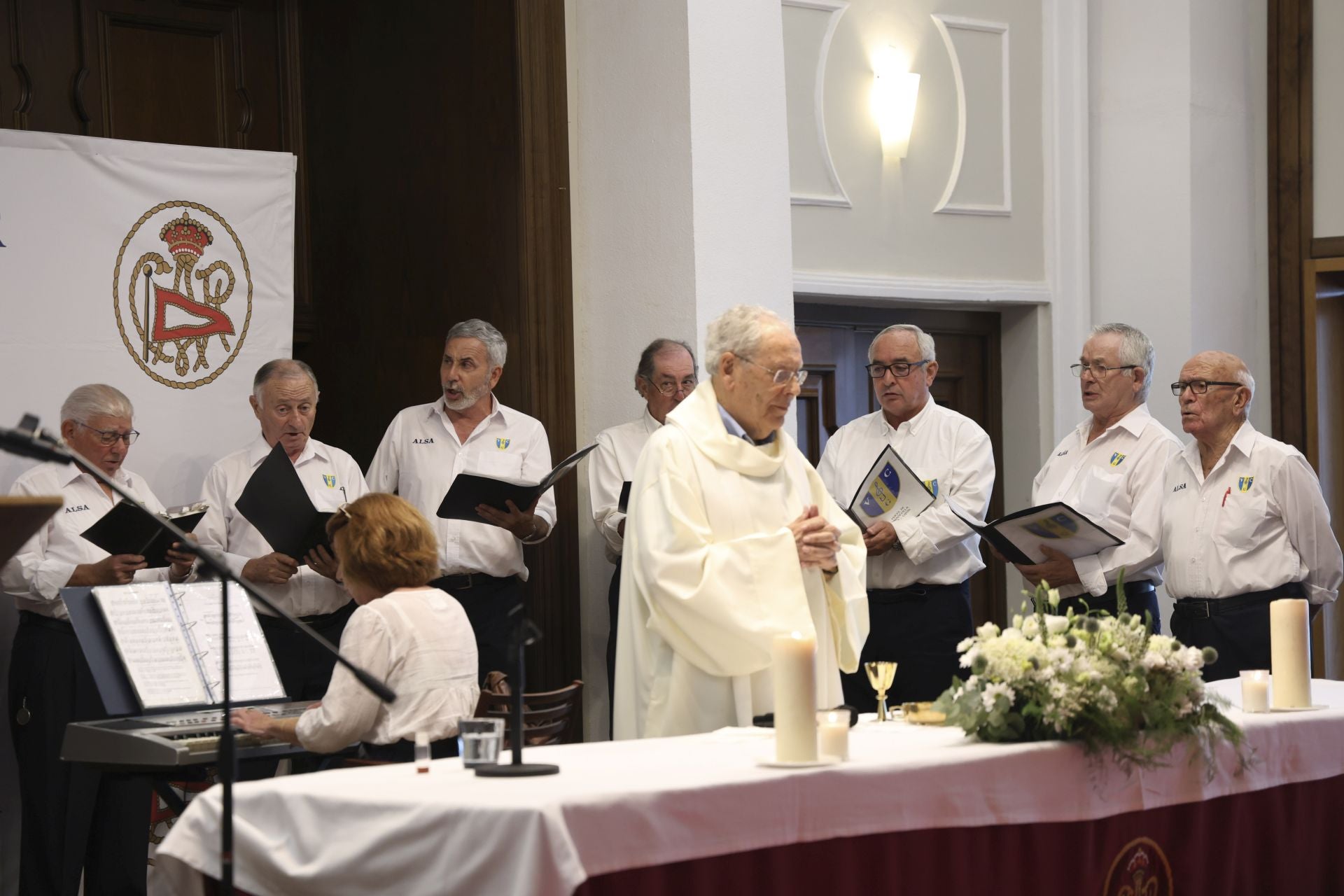 El Club de Regatas de Gijón honra a sus socios de honor