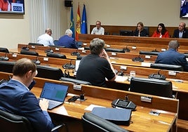 Momento de la comparecencia del ingeniero Alejandro Álvarez ante la comisión que investiga el accidente en la mina de Cerredo.