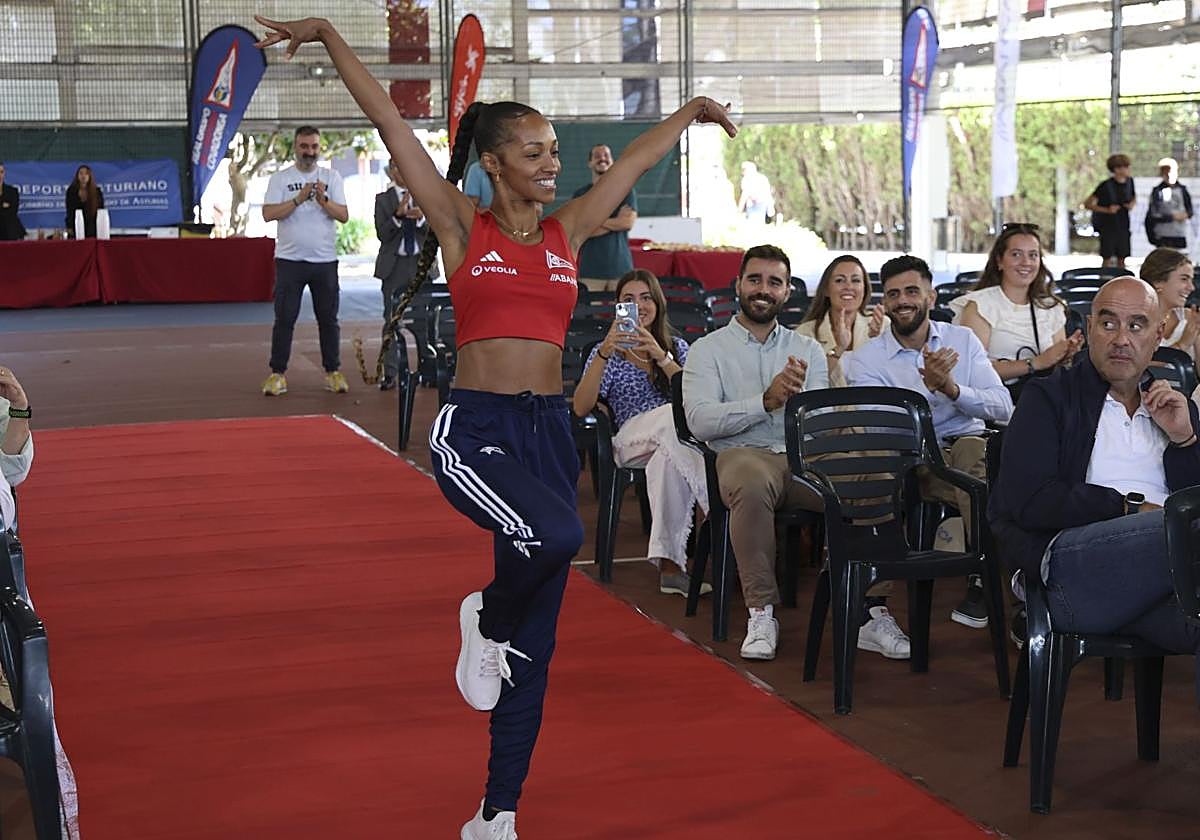 Uno de los nuevos conjuntos deportivos que lucirán los grupistas.