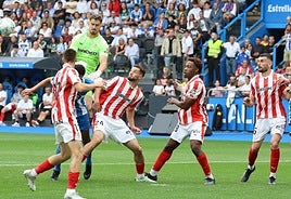 El Sporting se vuelve de vacío de Riazor.