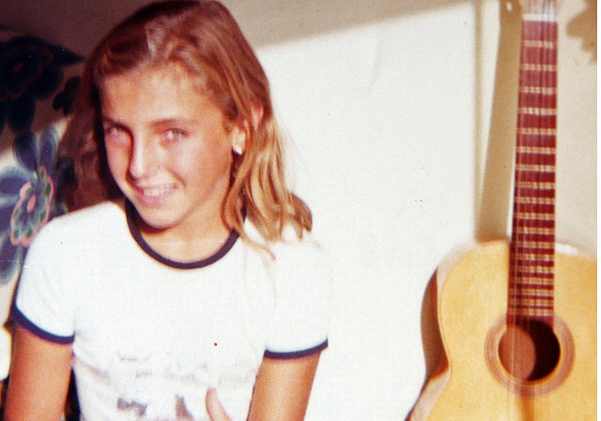 Imagen principal - Diferentes momentos de la vida de Marta Mateo: de niña, con Rosa Montero y en Harvard.