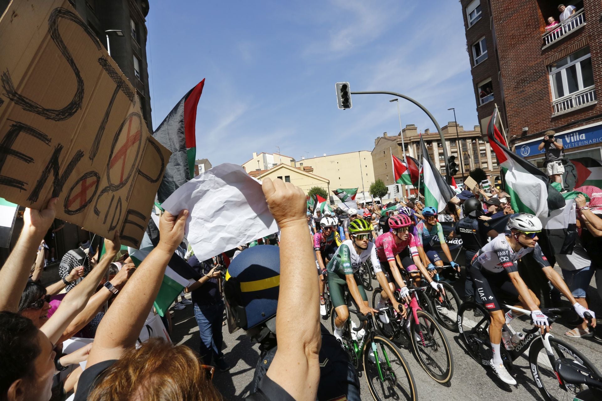 Nuevas protestas en Avilés a favor de Palestina en la demicuarta etapa de La Vuelta