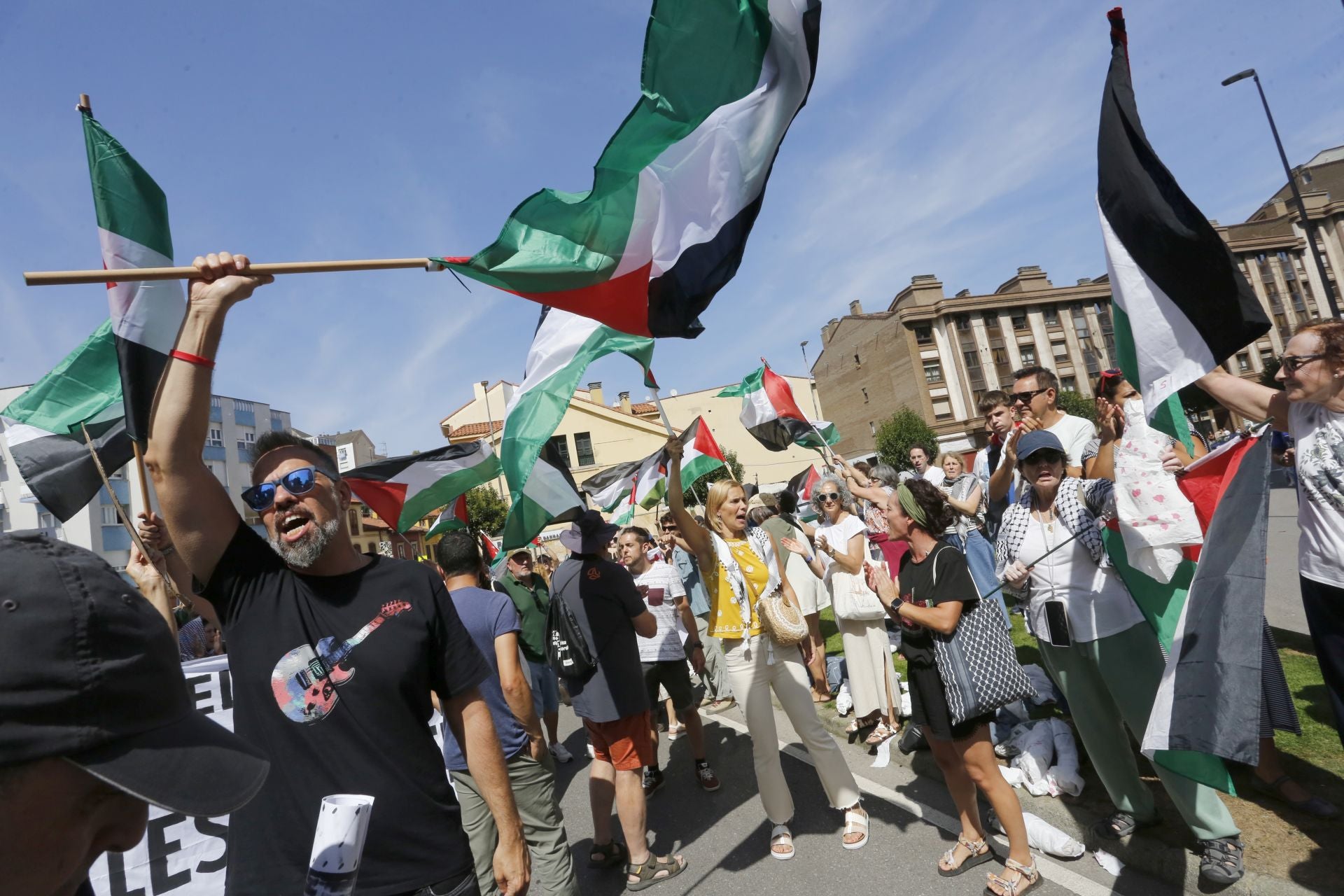 Nuevas protestas en Avilés a favor de Palestina en la demicuarta etapa de La Vuelta