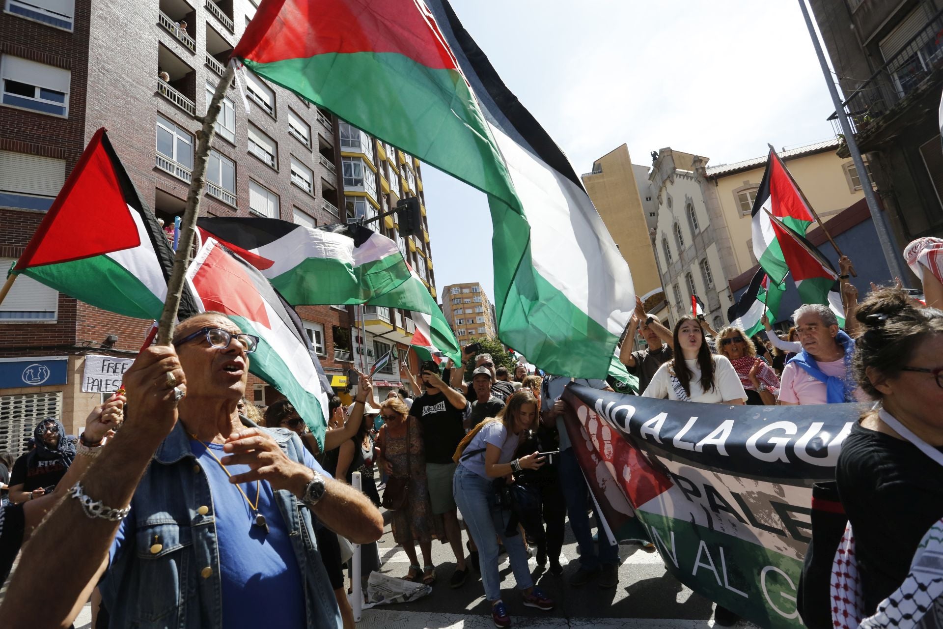 Nuevas protestas en Avilés a favor de Palestina en la demicuarta etapa de La Vuelta