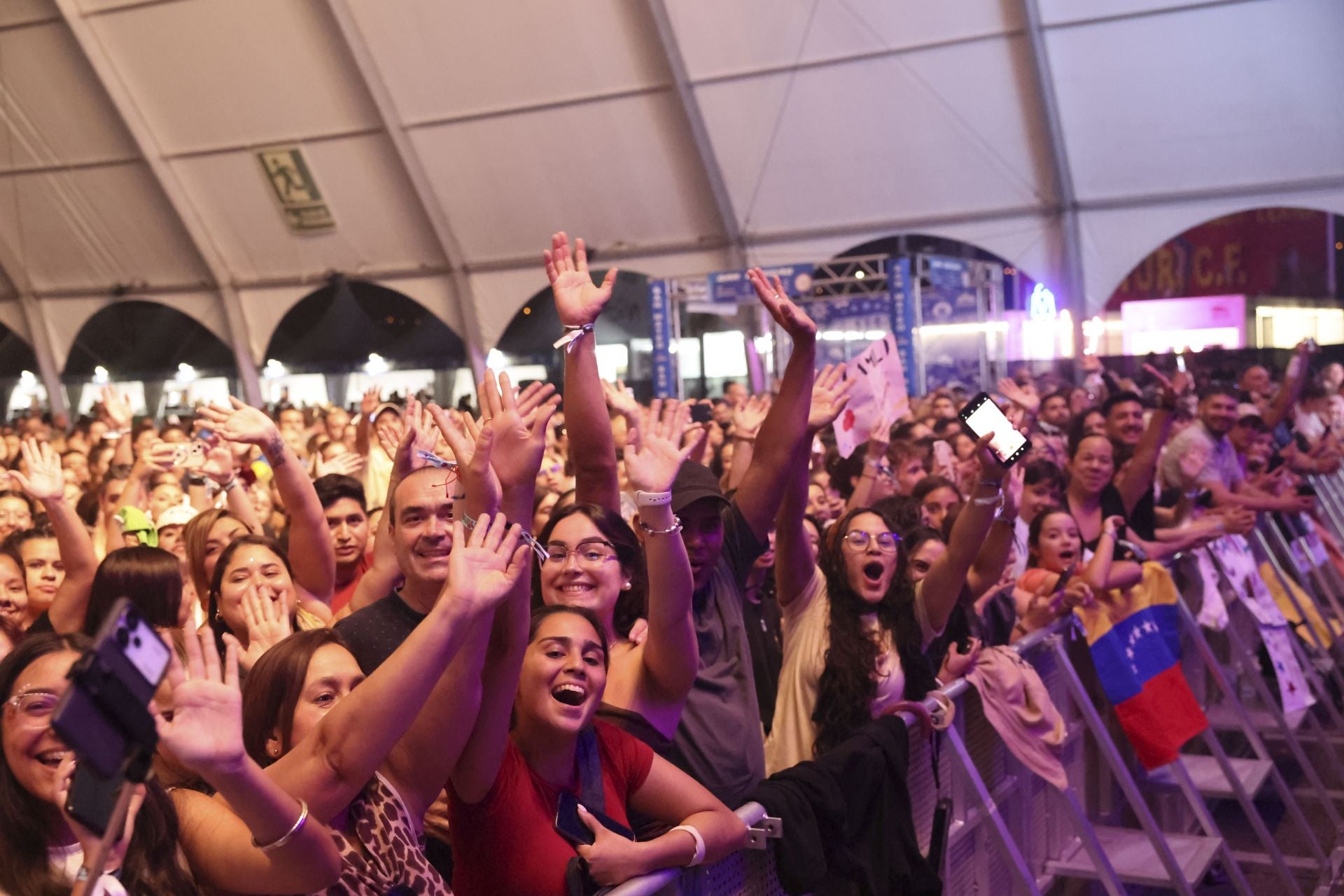 Camilo y María Becerra prenden la mecha de las fiestas de San Mateo de Oviedo