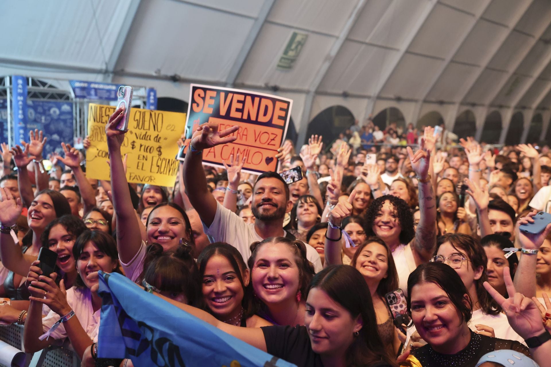 Camilo y María Becerra prenden la mecha de las fiestas de San Mateo de Oviedo