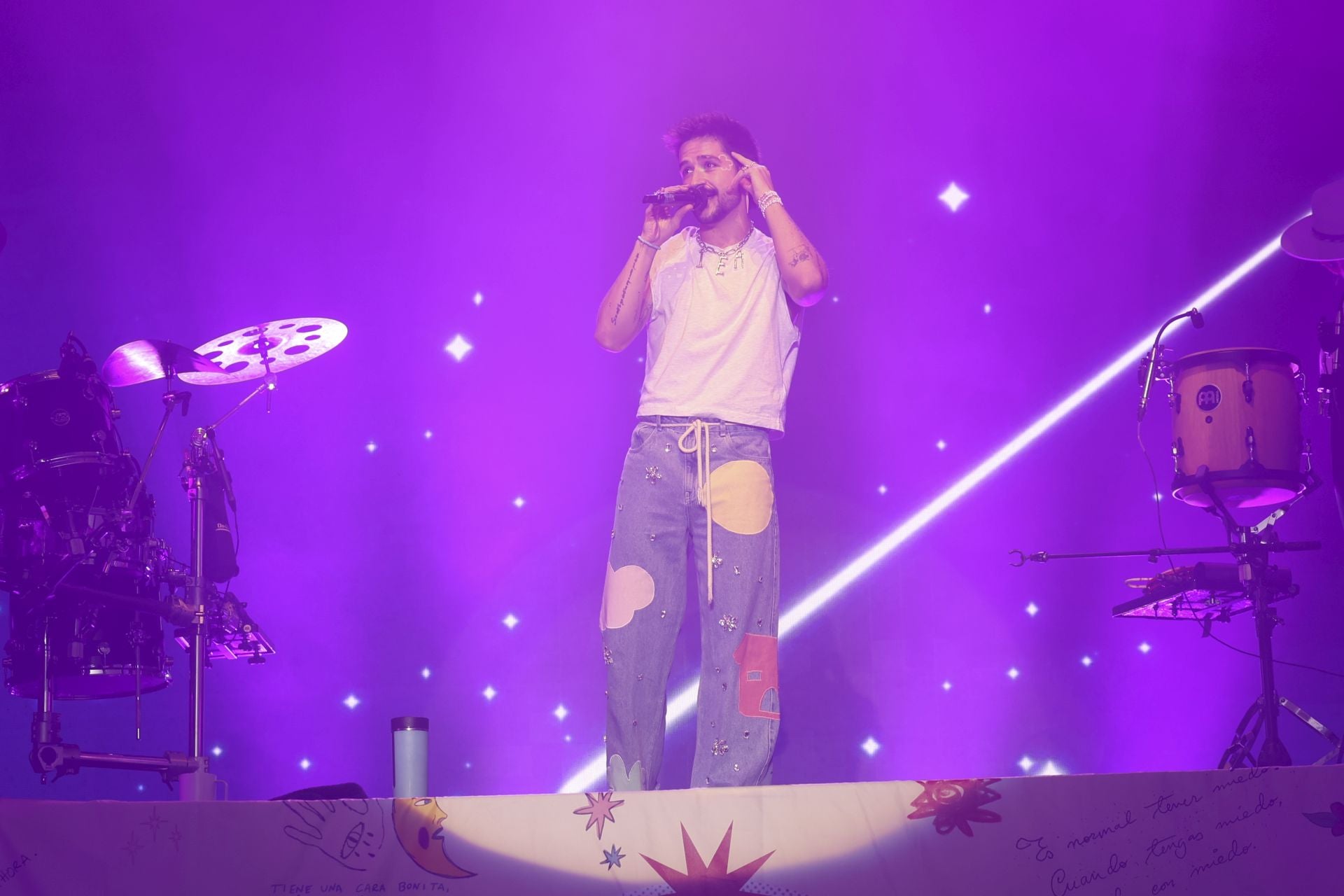 Camilo y María Becerra prenden la mecha de las fiestas de San Mateo de Oviedo