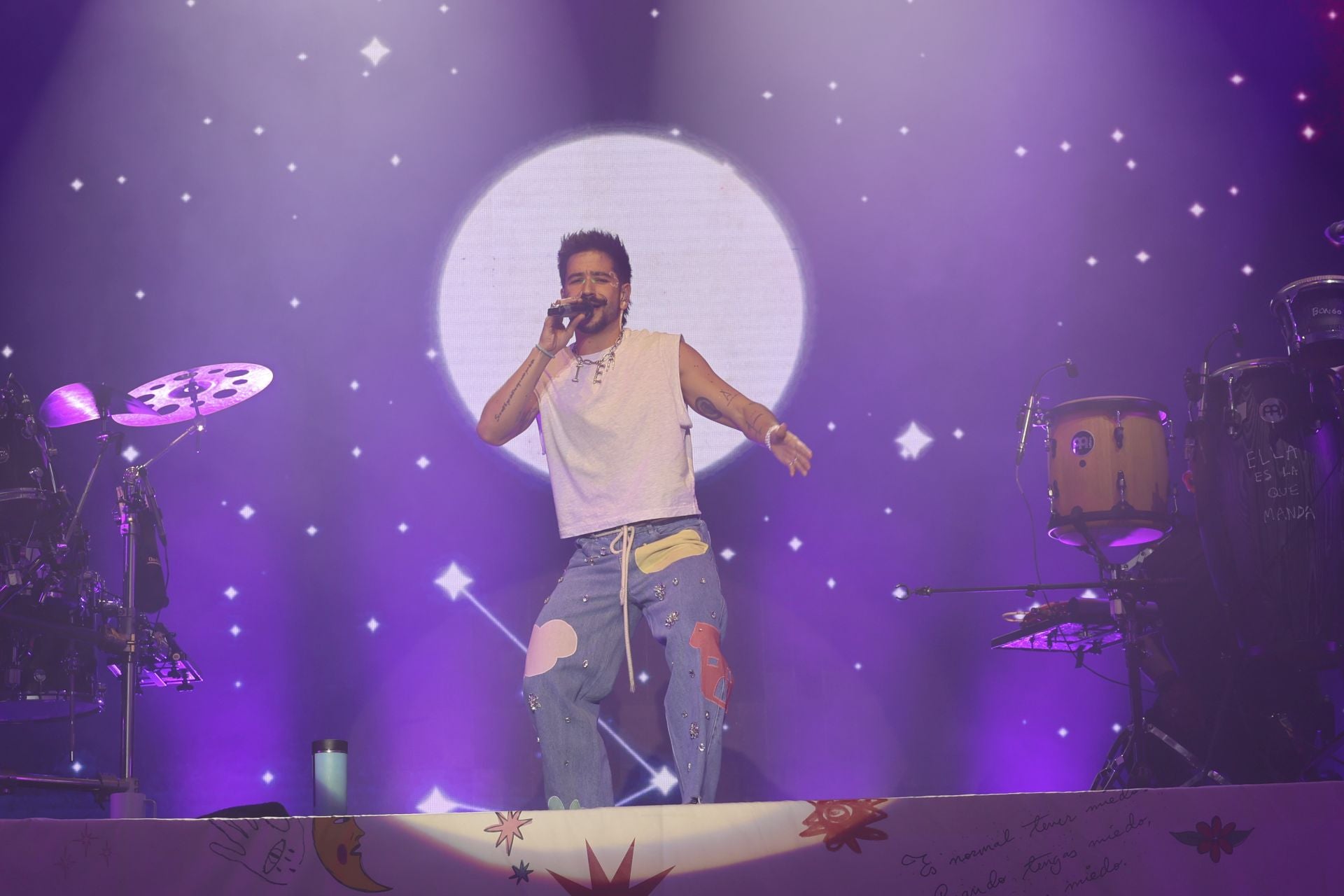 Camilo y María Becerra prenden la mecha de las fiestas de San Mateo de Oviedo