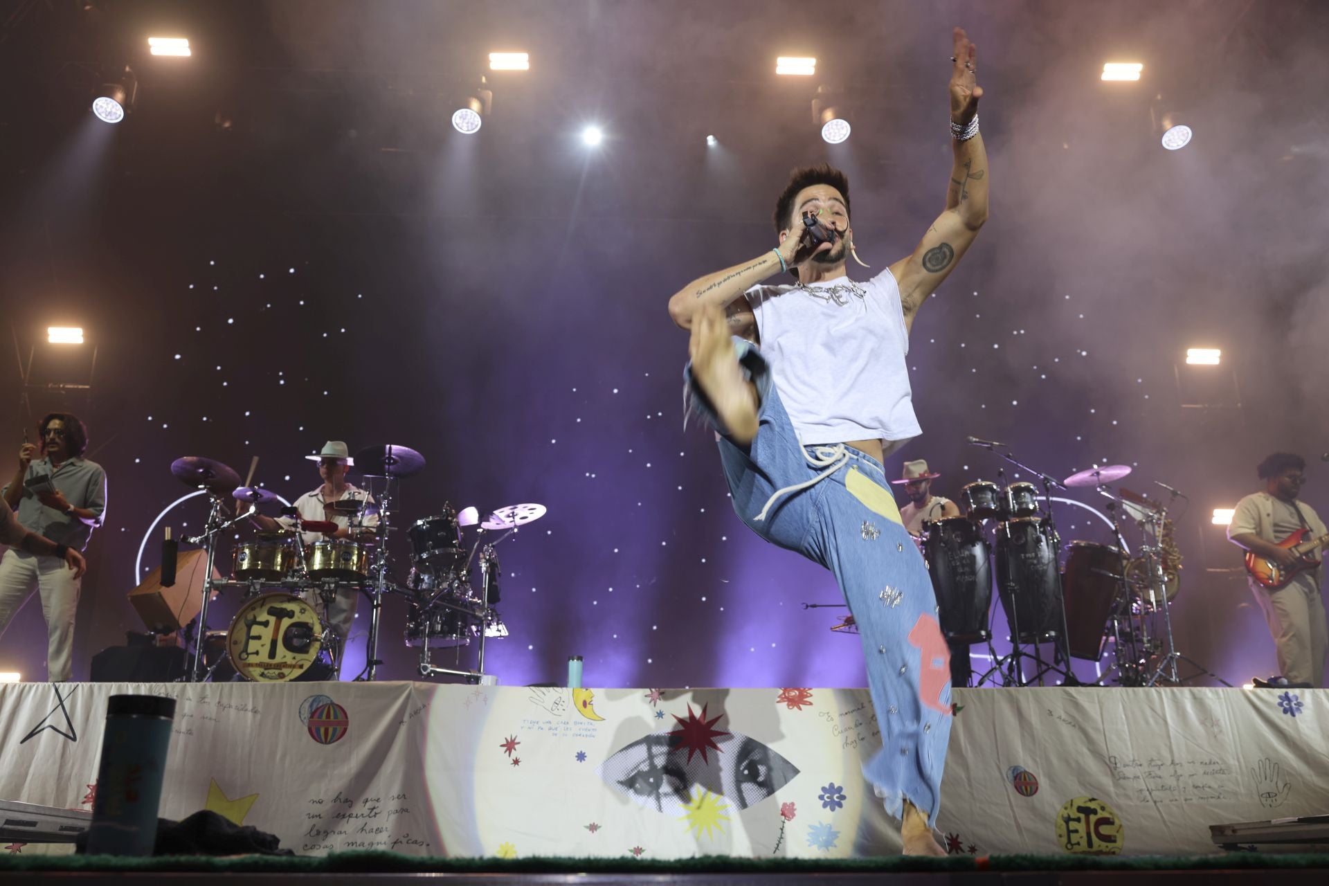 Camilo y María Becerra prenden la mecha de las fiestas de San Mateo de Oviedo