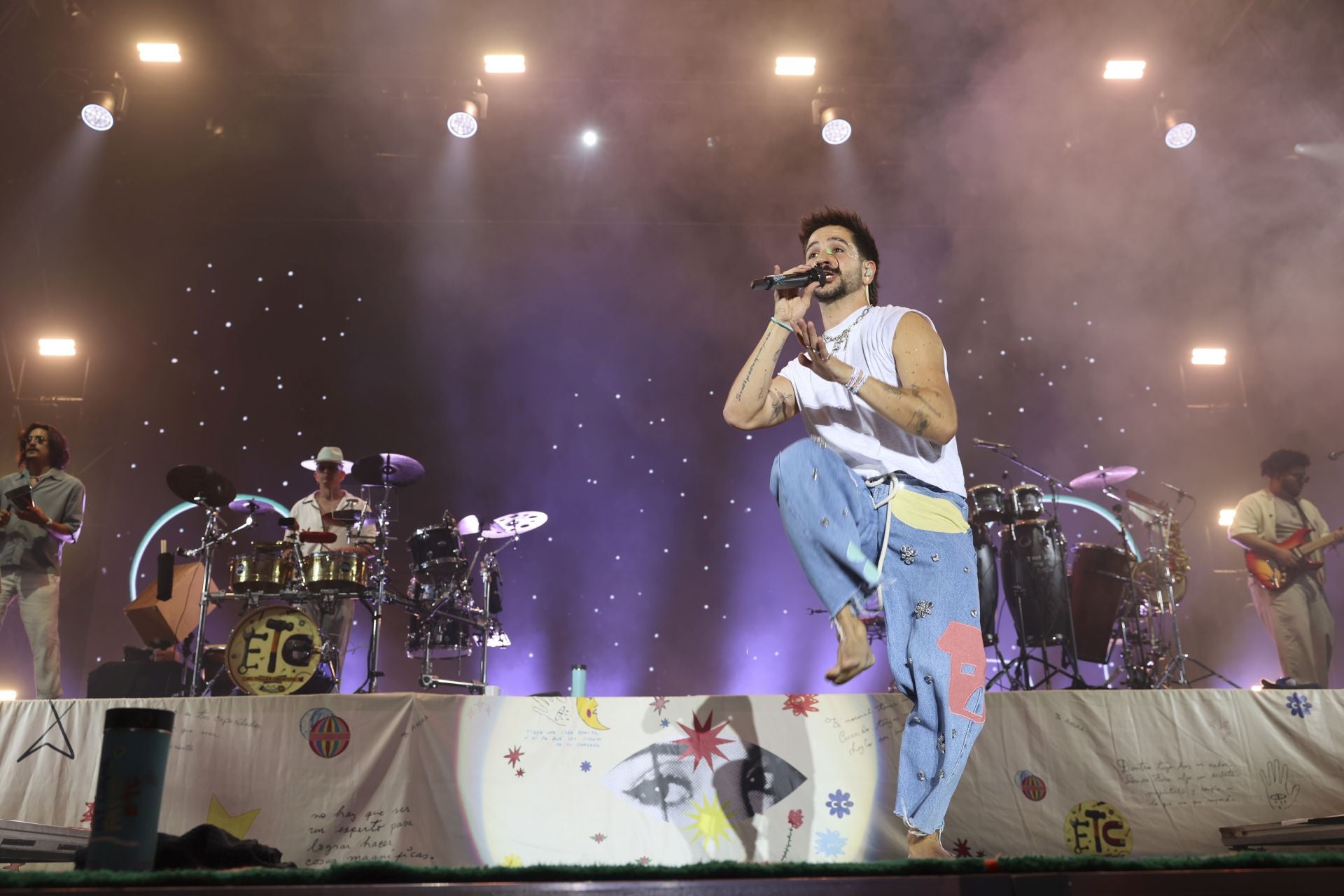 Camilo y María Becerra prenden la mecha de las fiestas de San Mateo de Oviedo