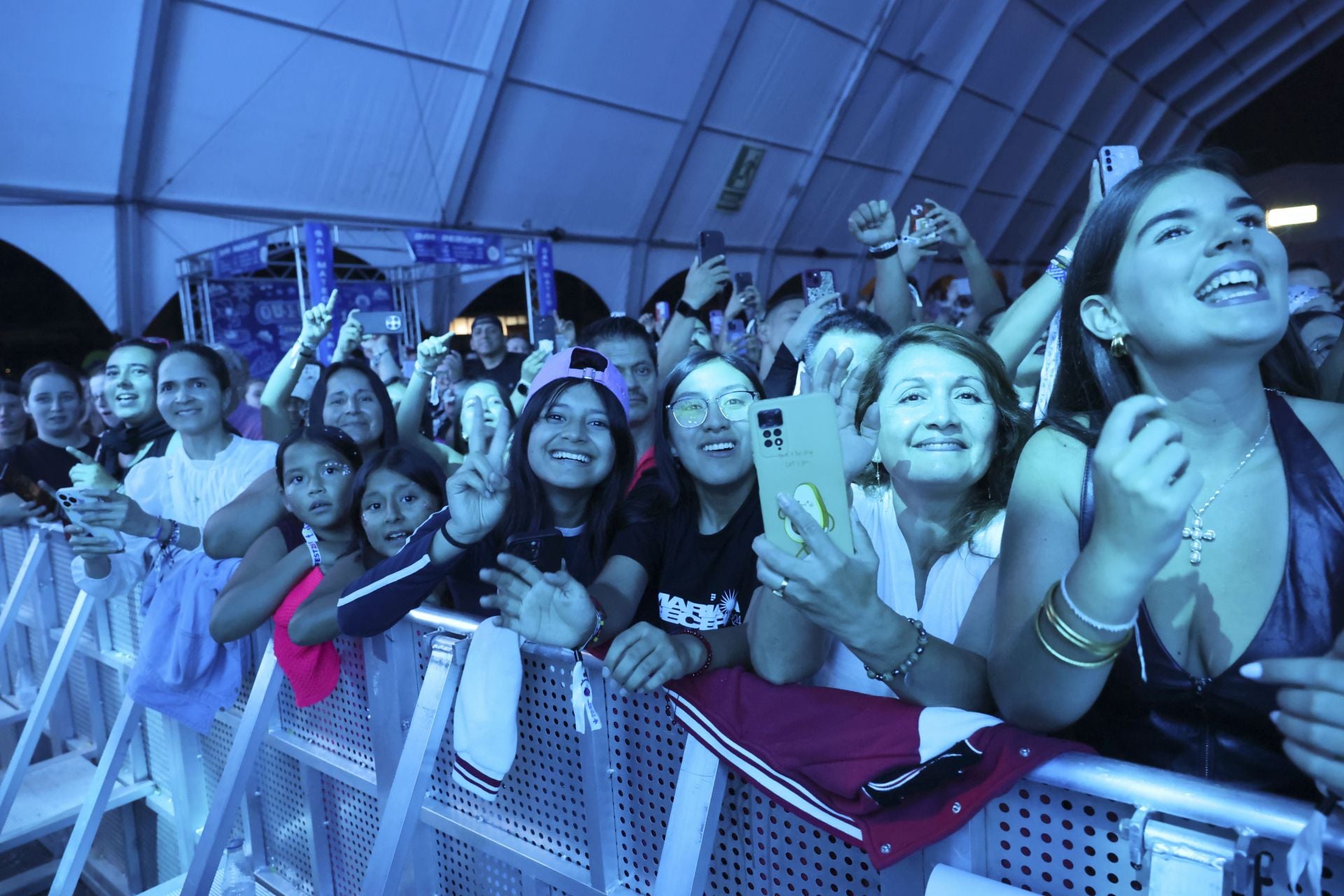 Camilo y María Becerra prenden la mecha de las fiestas de San Mateo de Oviedo