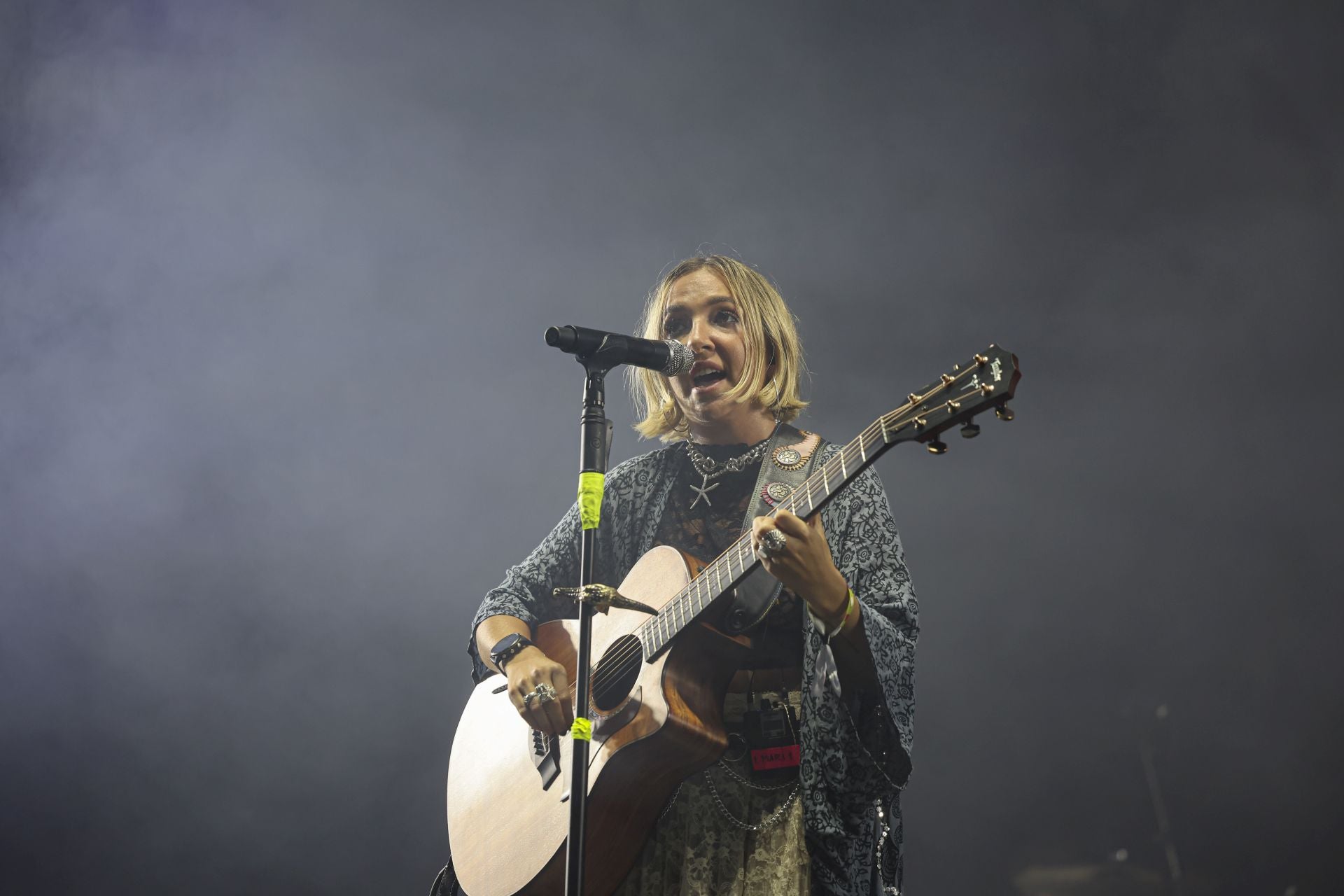 Camilo y María Becerra prenden la mecha de las fiestas de San Mateo de Oviedo