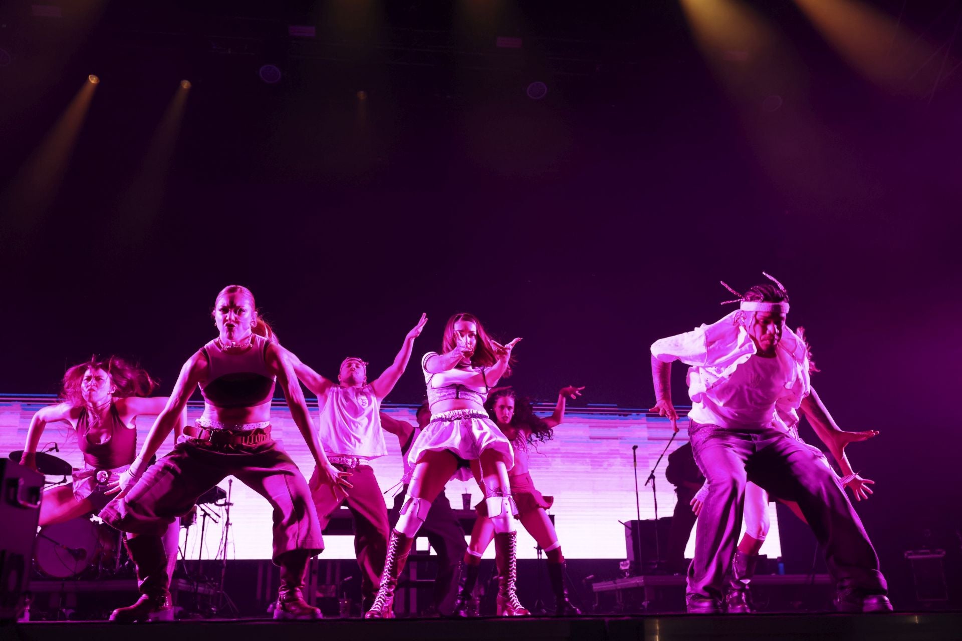 Camilo y María Becerra prenden la mecha de las fiestas de San Mateo de Oviedo