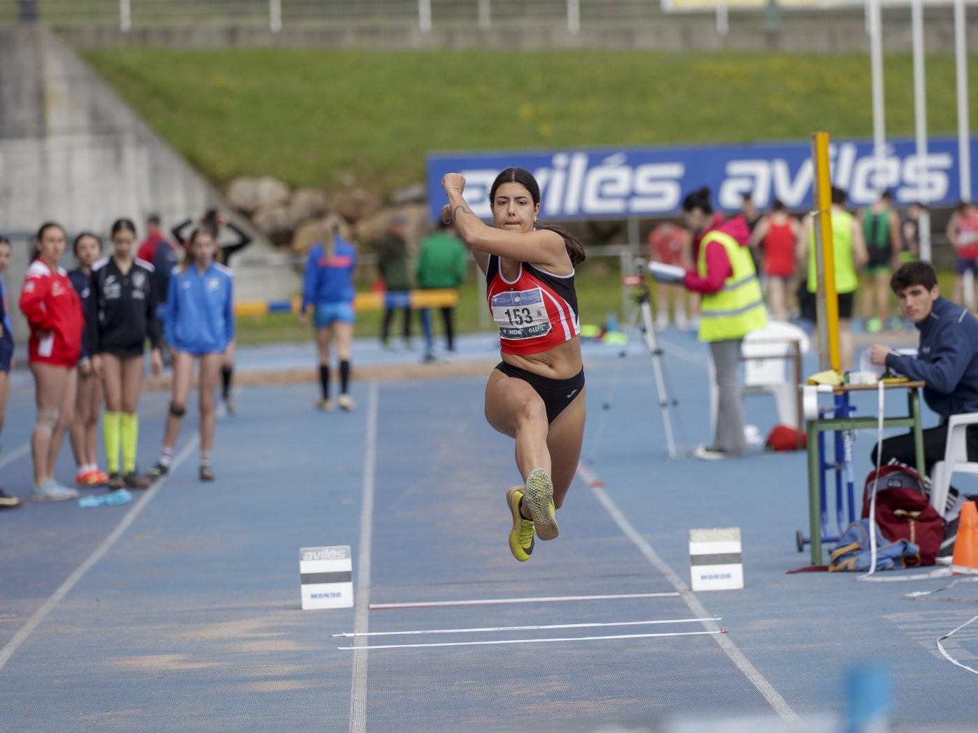 Campeonato de Asturias de clubes en el estadio de atletismo Yago Lamela.