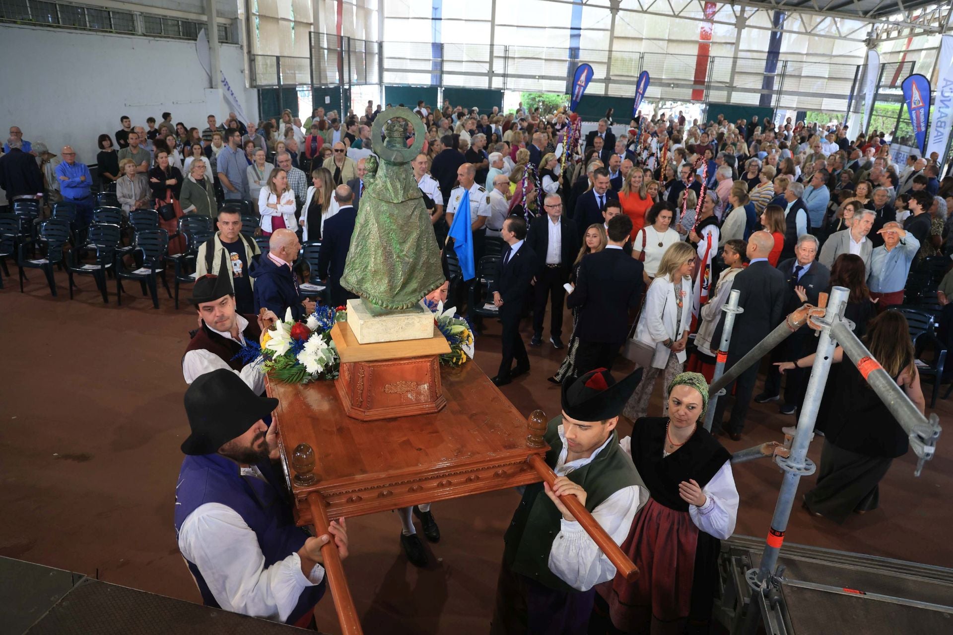 El Grupo Covadonga homenajea a 143 socios para celebrar el Día de Asturias