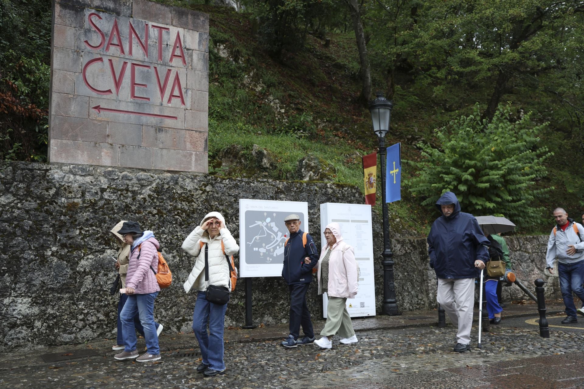 La misa en Covadonga por el Día de la Santina, en imágenes