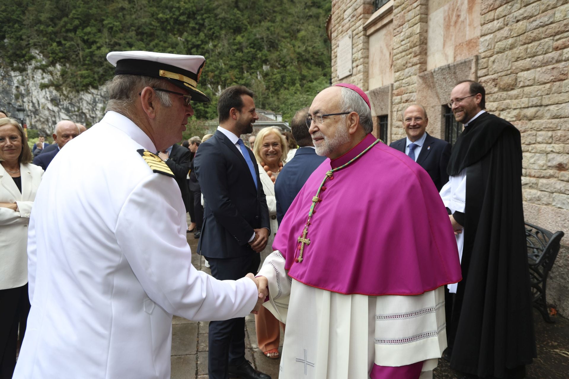 La misa en Covadonga por el Día de la Santina, en imágenes