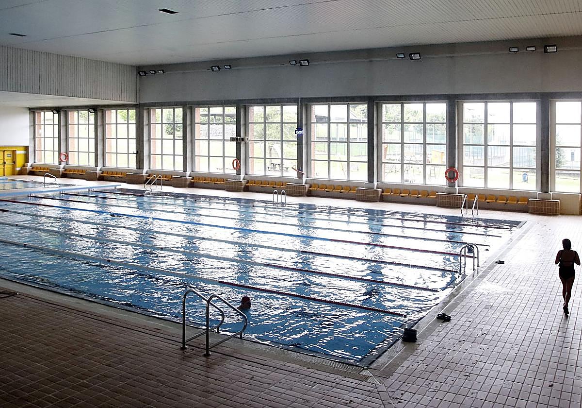 Vista de la piscina municipal de El Llano, en Gijón.