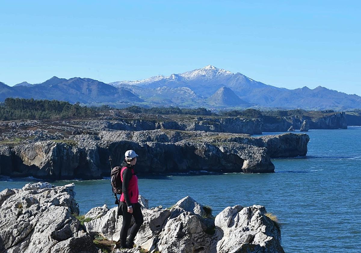 La gran ruta costera de Asturias es un recorrido largo, dividido en 36 tramos. Hiking Asturias ha recopilado la información básica de esas 36 rutas, configurando un mapa (o mini guía) con los detalles más importantes de este camino.