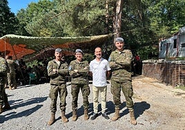 El alcalde de Siero con militares en Eslovaquia, el pasado lunes