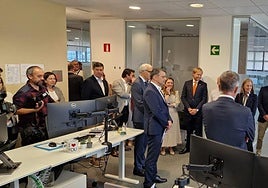 El viceconsejero de Industria, Juan Carlos Campo, durante la celebración del décimo aniversario de Chemours en Asturias.