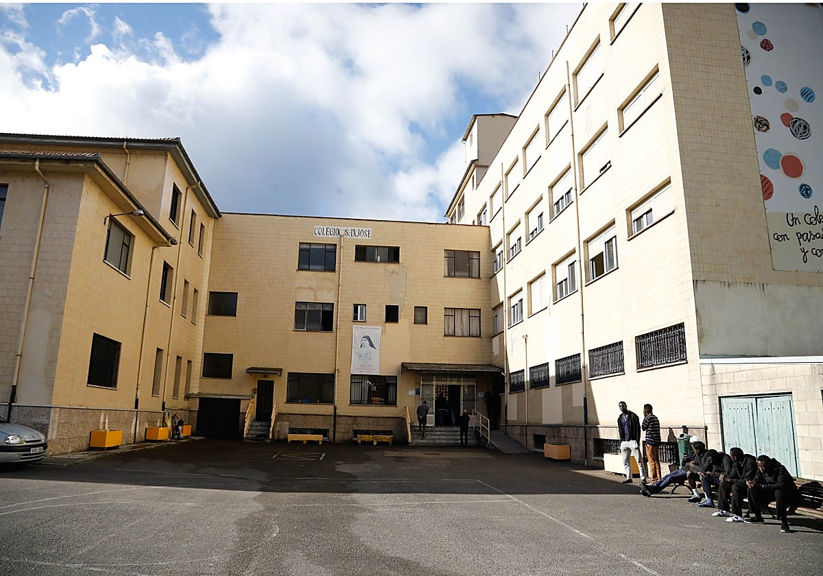 El colegio San José de Sotrondio reconvertido en centro de acogida humanitaria