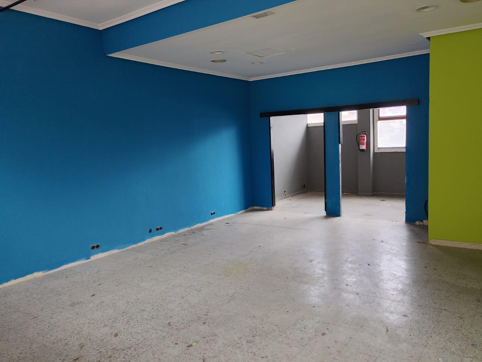 El interior del inmueble municipal en el que se ubicará el consultorio provisional de Ribadesella.