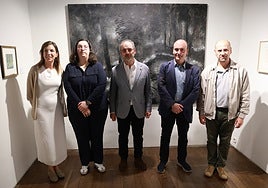 Lourdes García, concejala de Educación; Laura Baños, ayudante de conservación; Gabino Busto, conservador del museo; Pablo León, director de Patrimonio y Celestino Varela, director de la Ópera de Oviedo.
