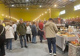 La galería comercial de la Femex en el polideportivo de Blimea