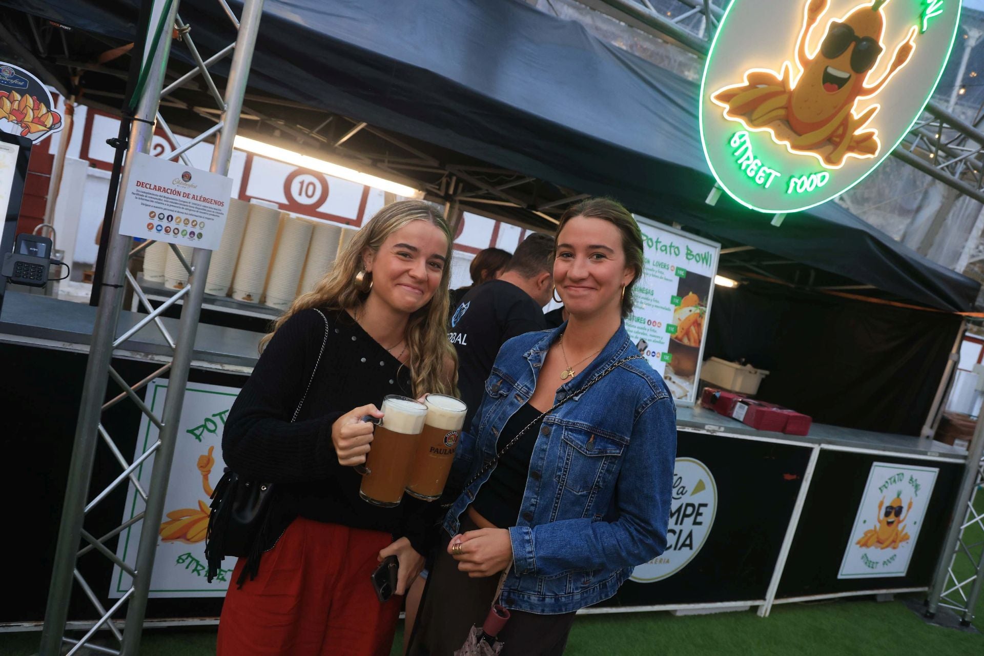 Cerveza, comida y mucha fiesta en el Oktoberfest de Gijón
