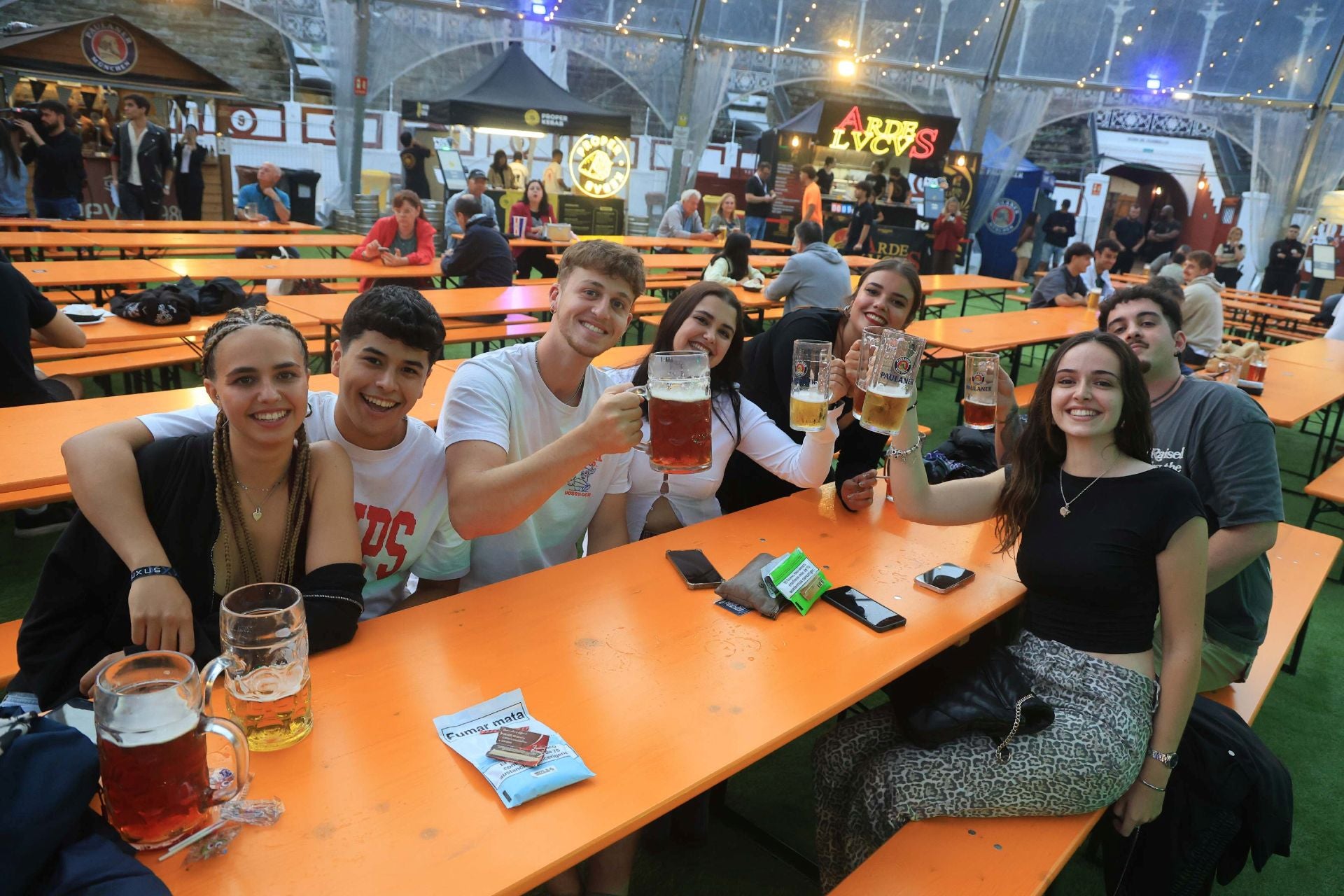 Cerveza, comida y mucha fiesta en el Oktoberfest de Gijón