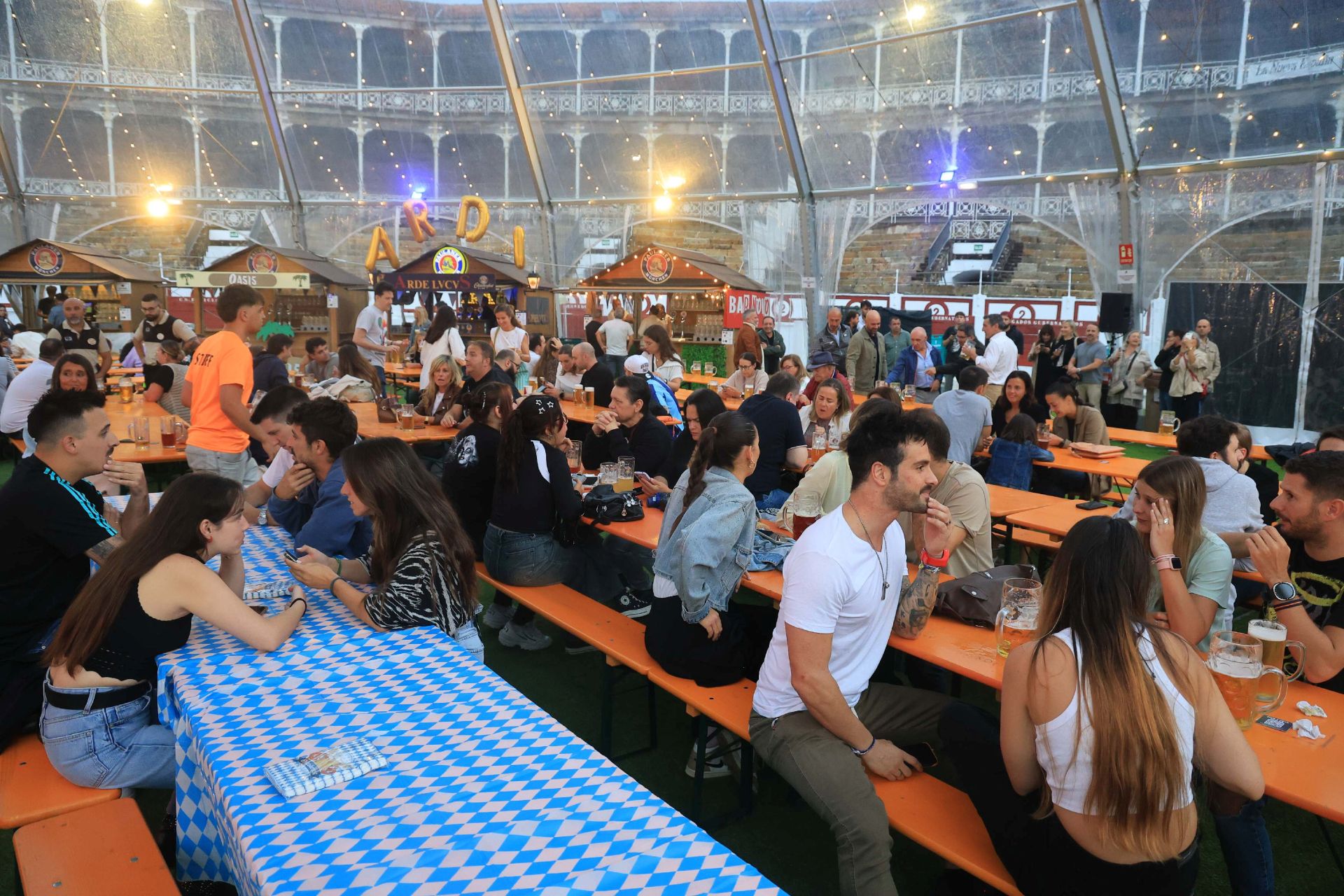 Cerveza, comida y mucha fiesta en el Oktoberfest de Gijón