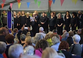 La Coral Amanecer, durante el pregón de El Coto.