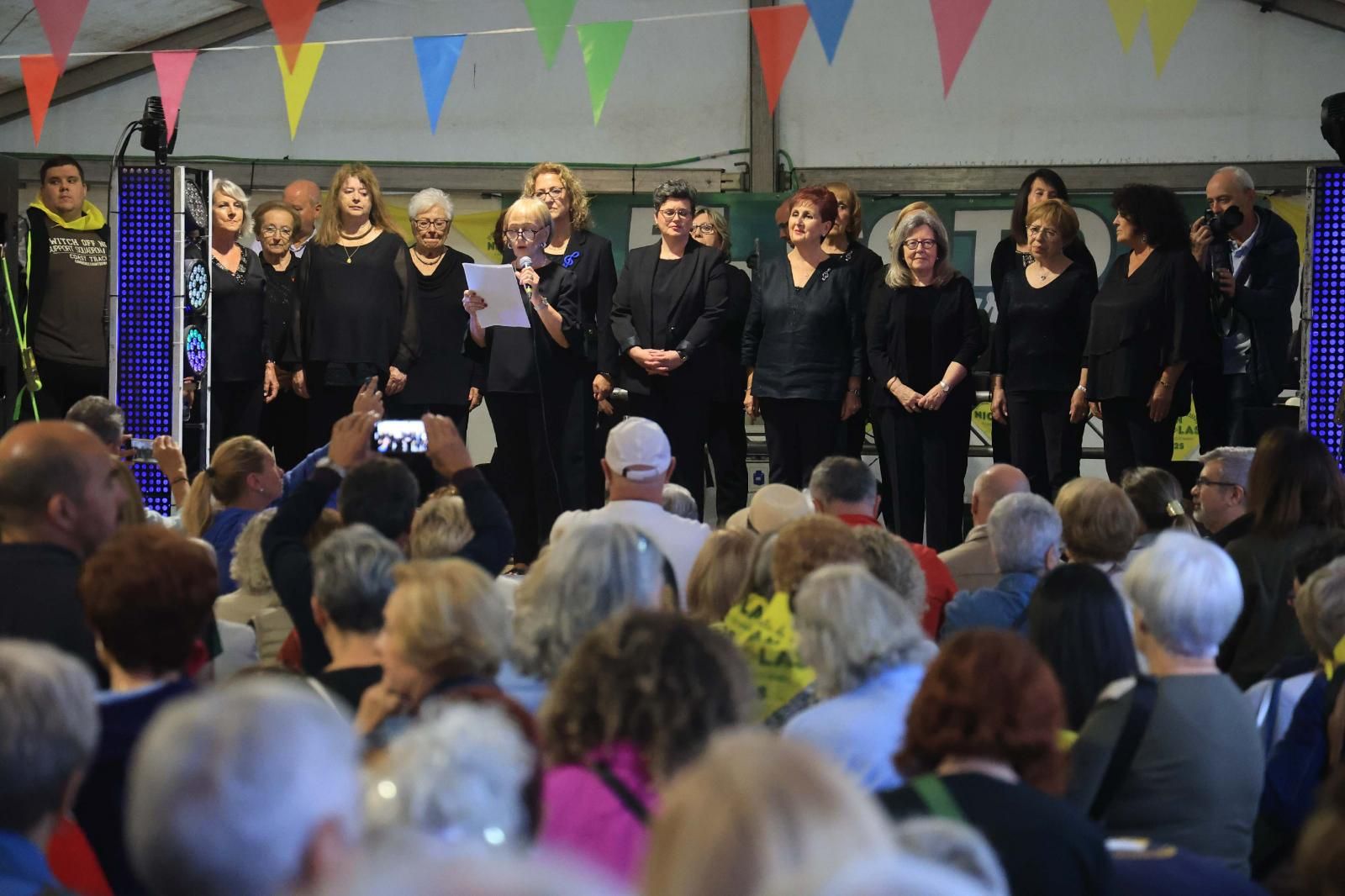 La Coral Amanecer, durante el pregón de El Coto.