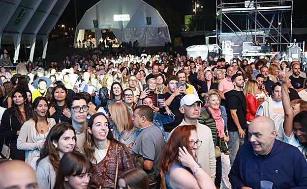 El público, en la carpa.