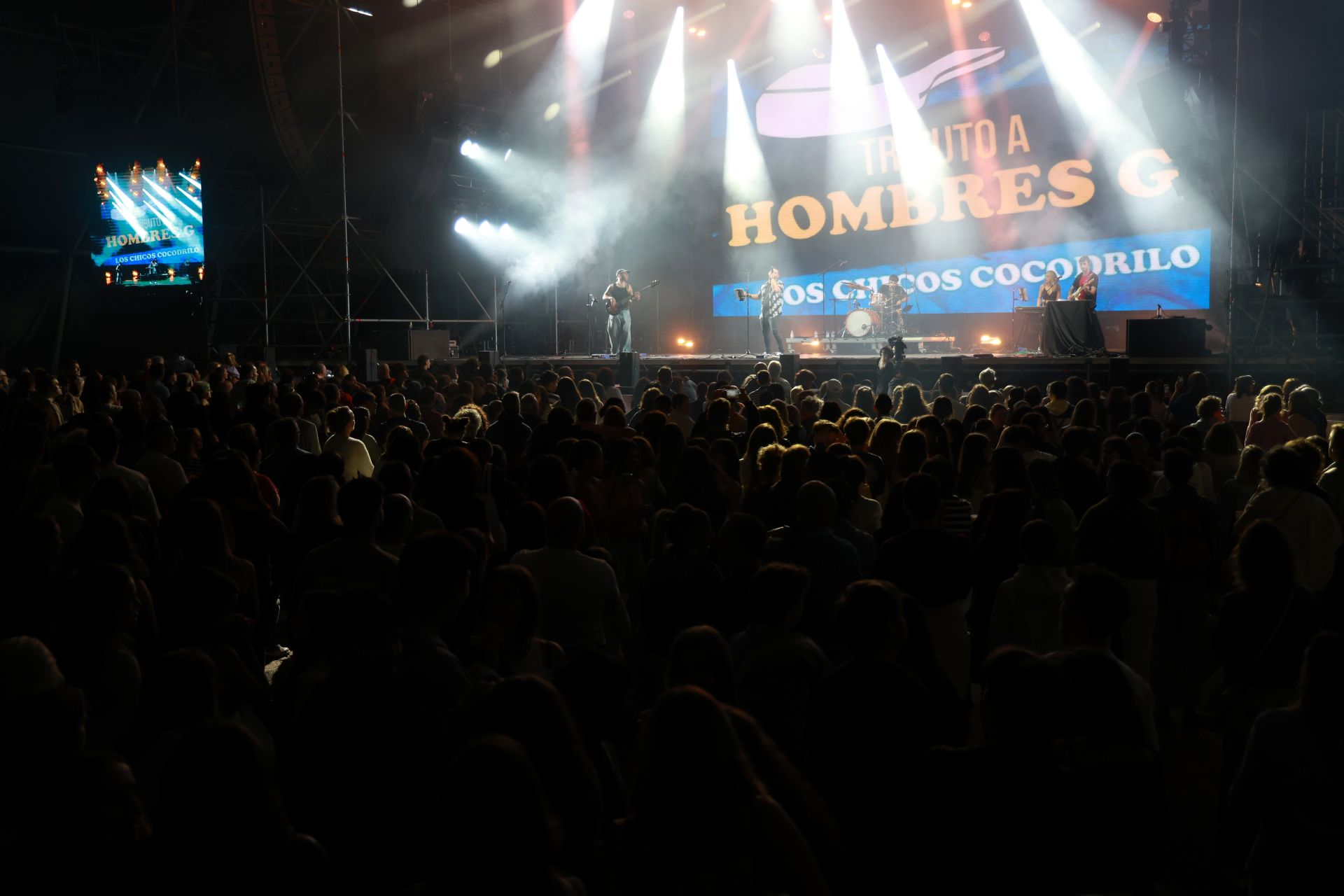 El tributo a Hombres G, Estopa y Shakira enciende La Ería