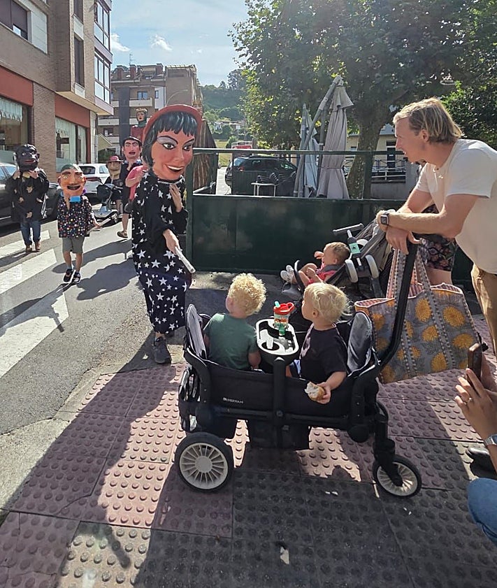 Imagen secundaria 2 - Ciclismo, tenis y sustos para los niños.