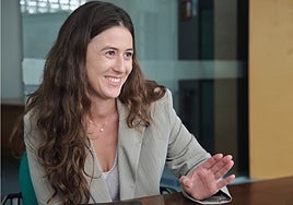 La directora del Centro de Estudios sobre el Impacto Social de la IA, Noelia Rico, en una de las dependencias del instituto en Lugones.